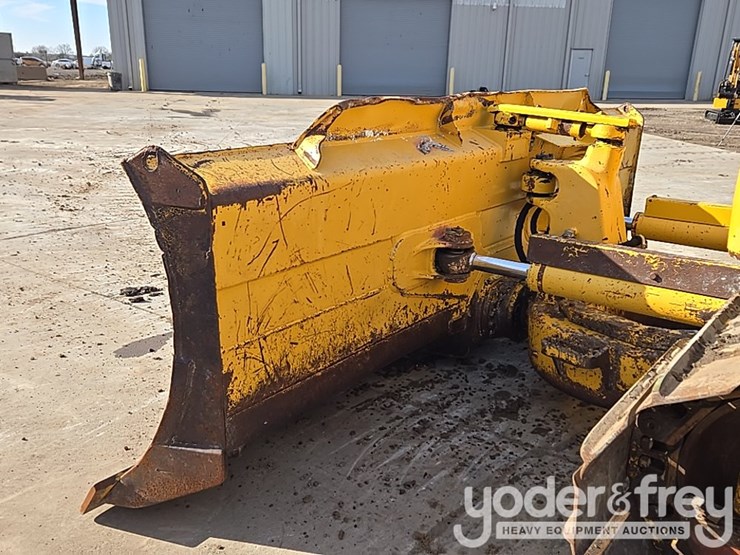 2018-komatsu-d61pxi-24-image-3