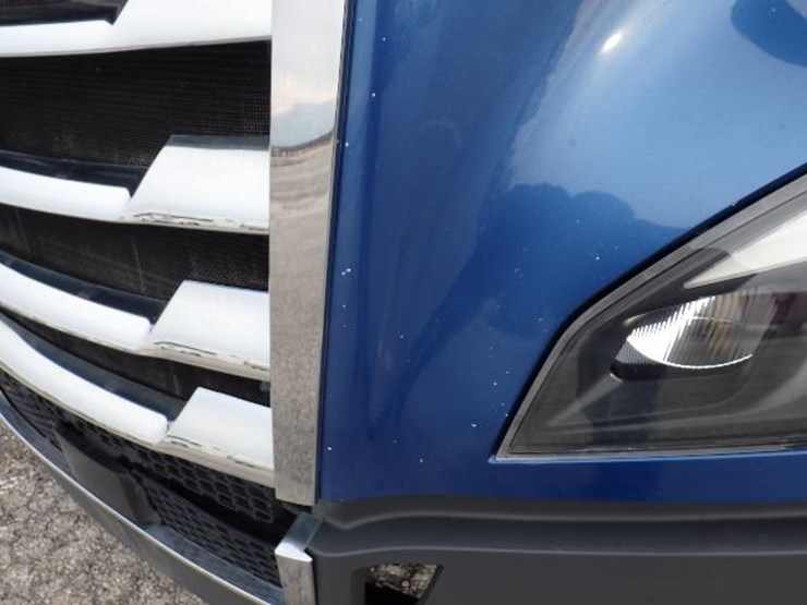 2020-freightliner-cascadia-126-image-2