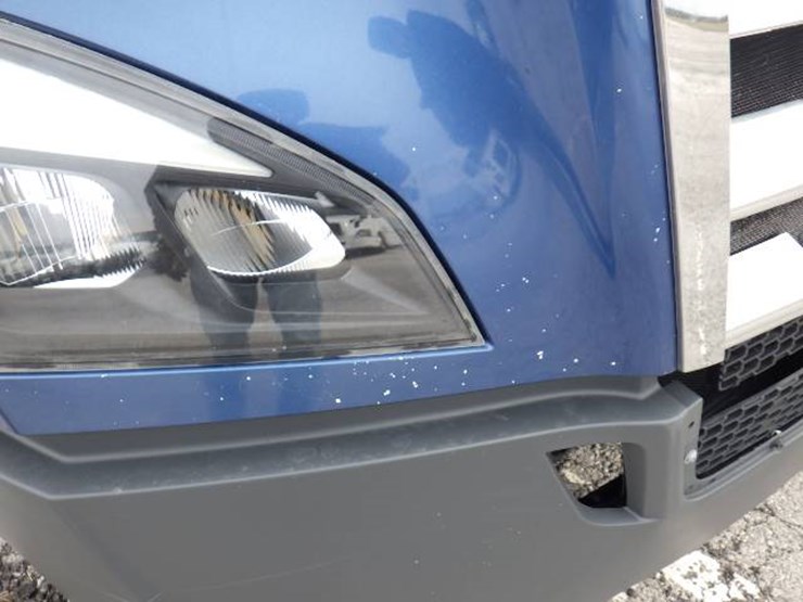 freightliner-cascadia-126-image-4