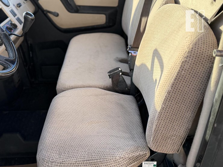 2019-john-deere-gator-xuv-835r-image-11