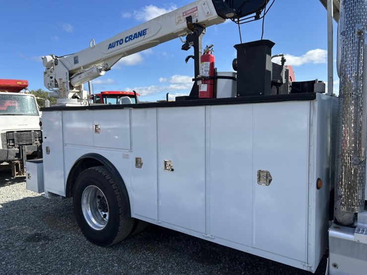 2017-peterbilt-337-image-17