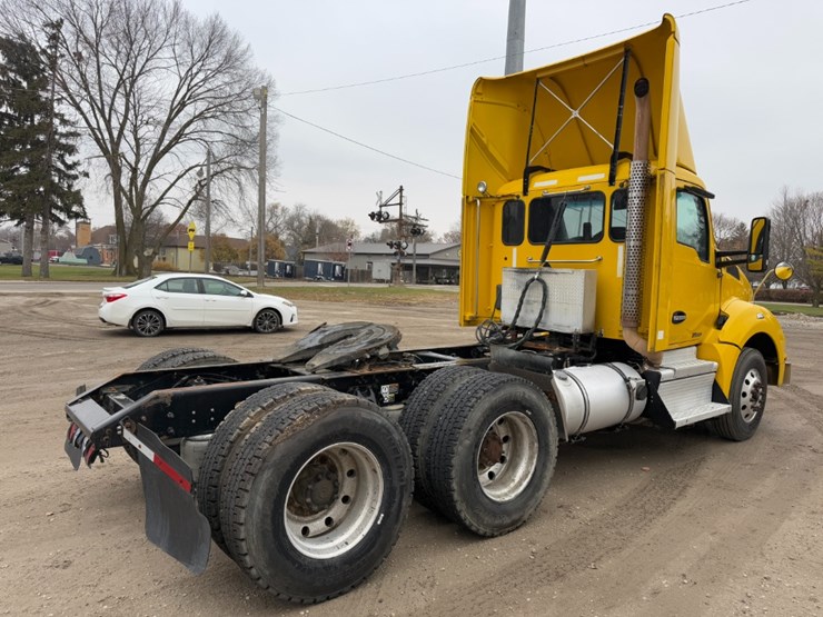 2019-kenworth-t880-image-3