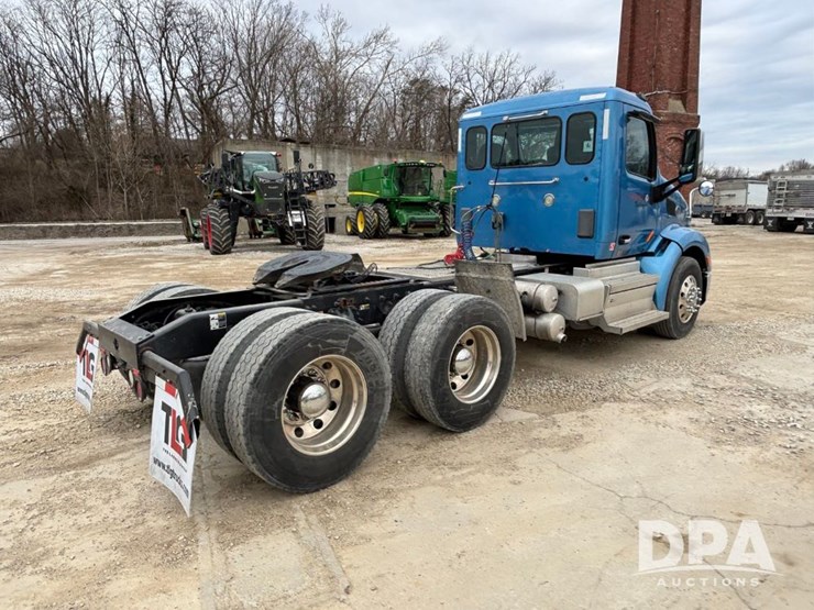 peterbilt-579-image-9