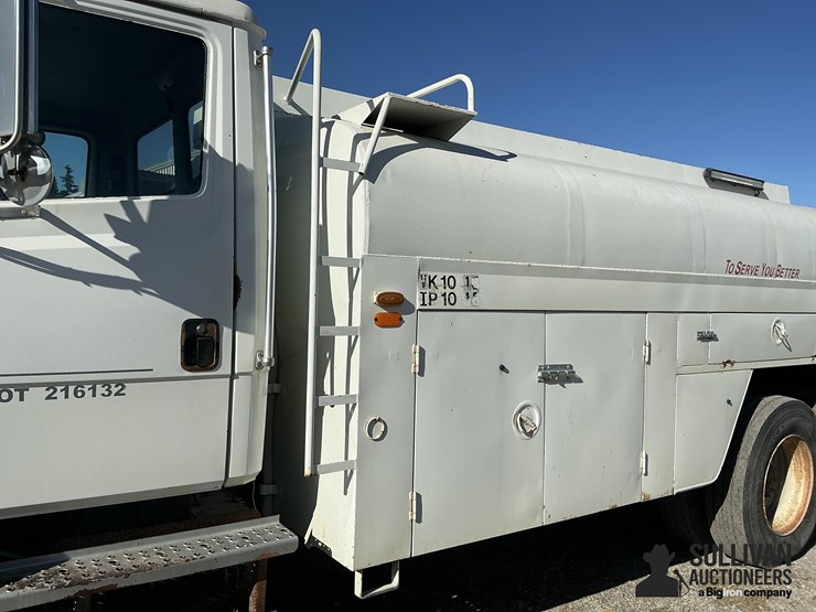 1995-freightliner-fl70-image-13