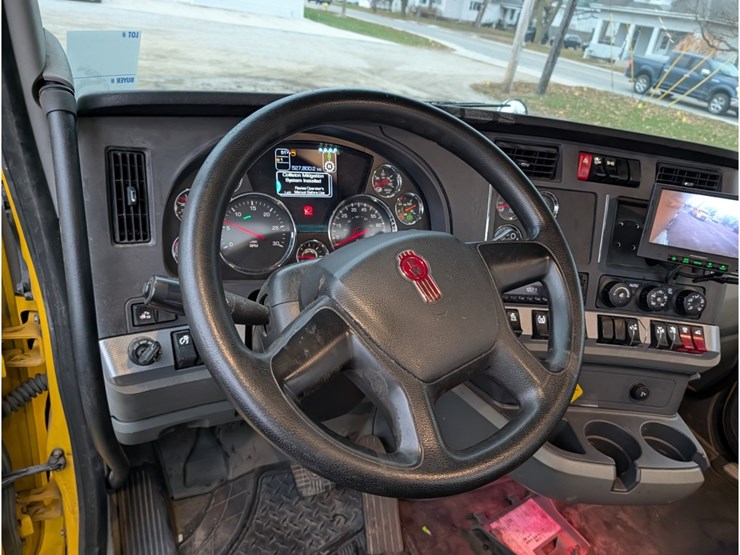 2020-kenworth-t880-image-25