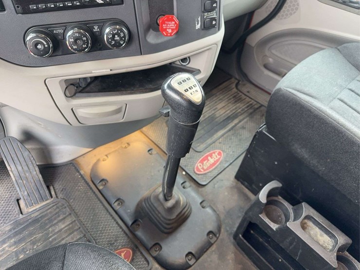 2019-peterbilt-579-image-53