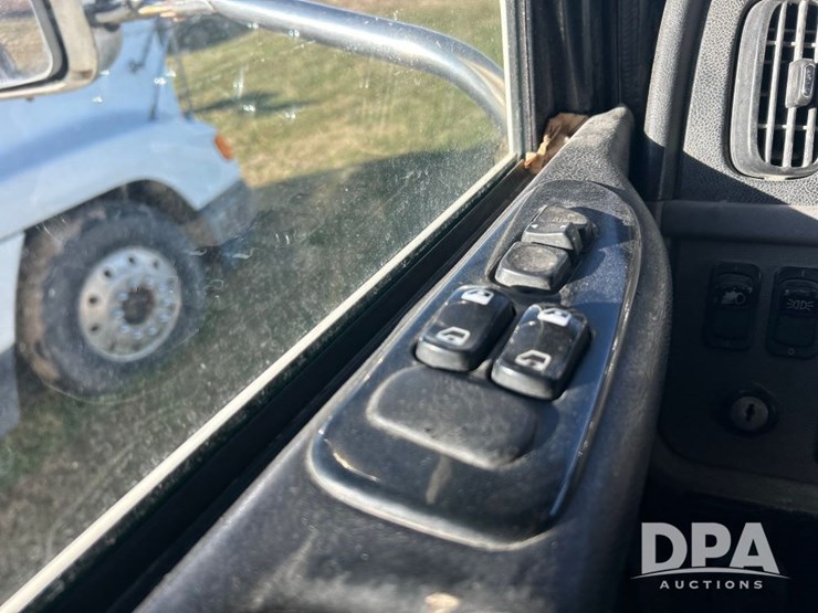 2010-peterbilt-386-image-59