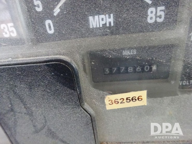 2003-international-8100-image-85