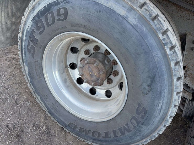 2004-peterbilt-357-image-19