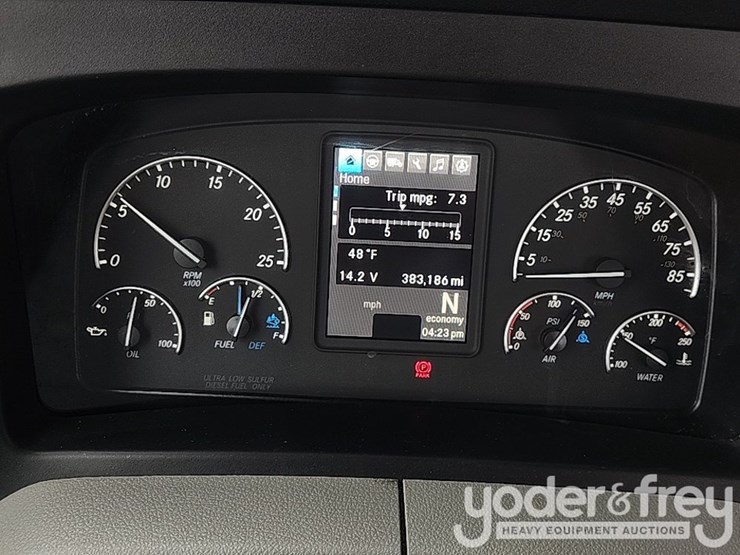 2019-freightliner-cascadia-126-image-22