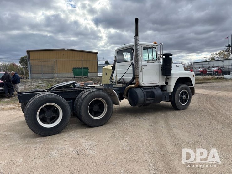 mack-r686st-image-12