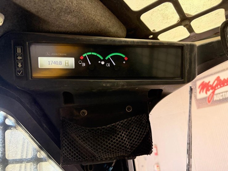 2021-deere-317g-image-24