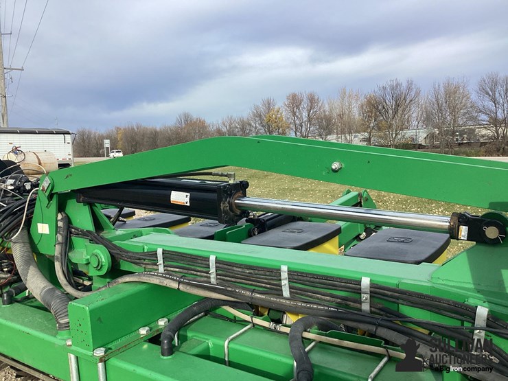 john-deere-700-image-19