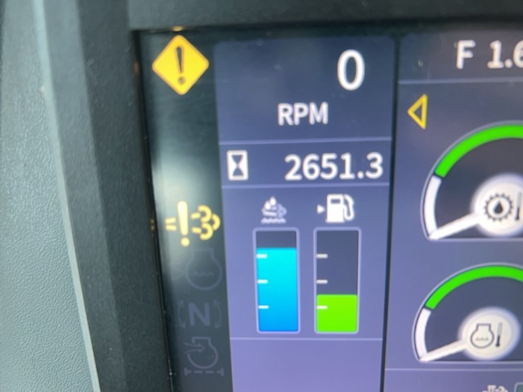 2023-deere-700l-image-25