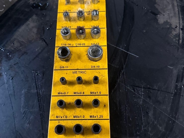 wall-hung-screw,-thread,-bolt-checker-display-image-2