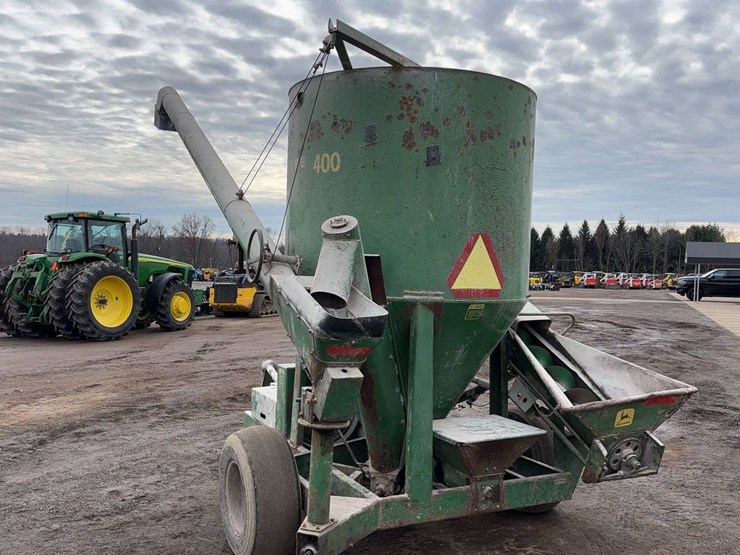 john-deere-400-image-4