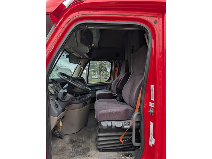 2019-freightliner-cascadia-125-image-19