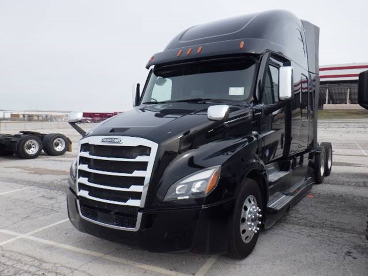 2021-freightliner-cascadia-126-image-1