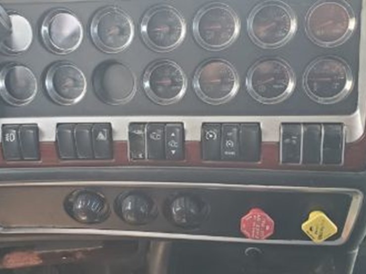 2007-kenworth-t800-image-17