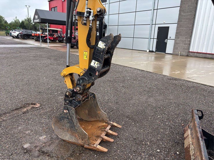 2023-caterpillar-303-image-18