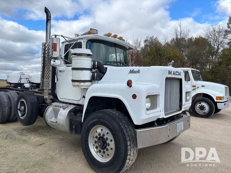 1986-mack-rd686-image-21