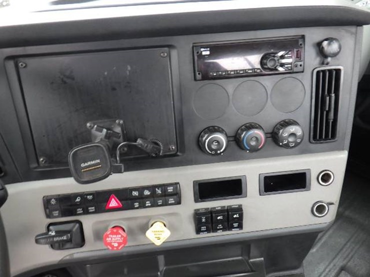 freightliner-cascadia-126-image-19