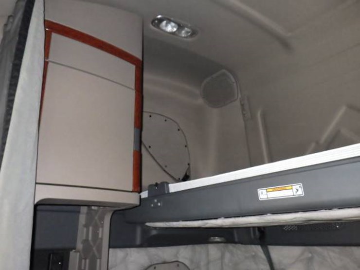 2019-freightliner-cascadia-125-image-21