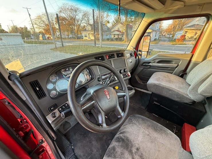 2019-kenworth-t680-image-17