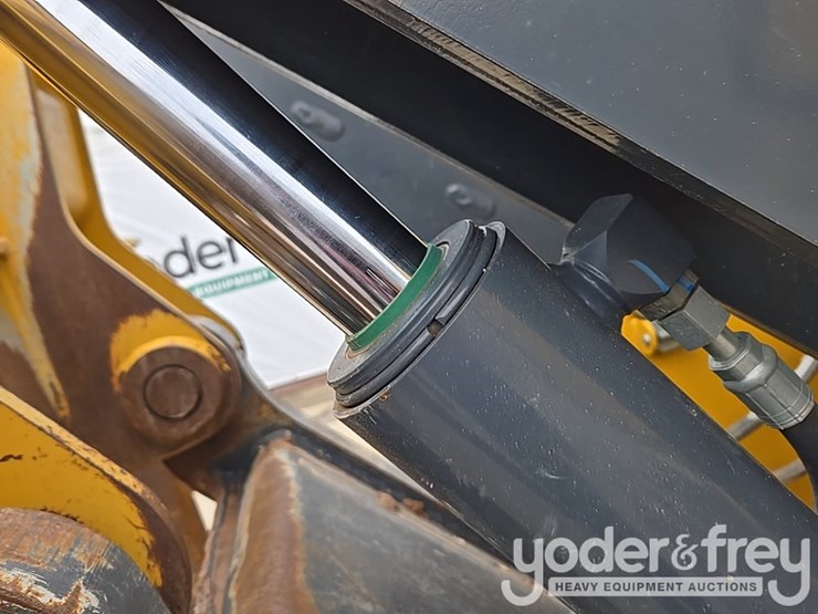 2019-deere-850l-lgp-image-57