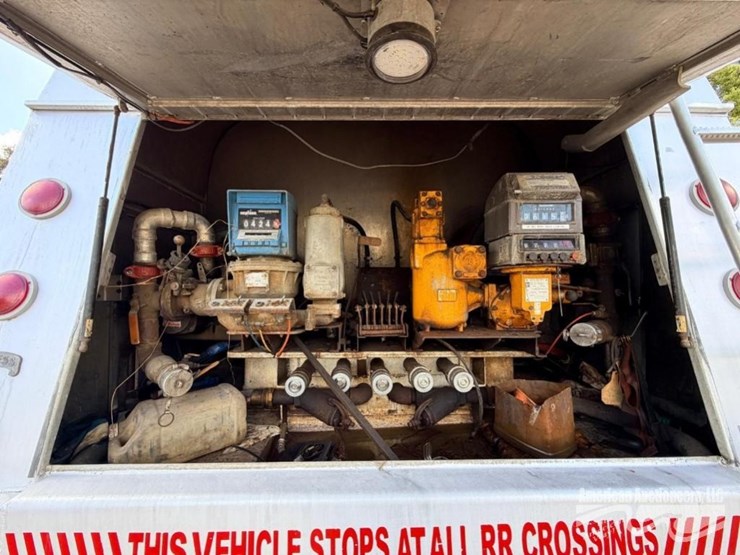 peterbilt-330-image-25