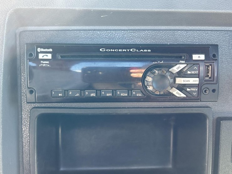 2017-peterbilt-337-image-100