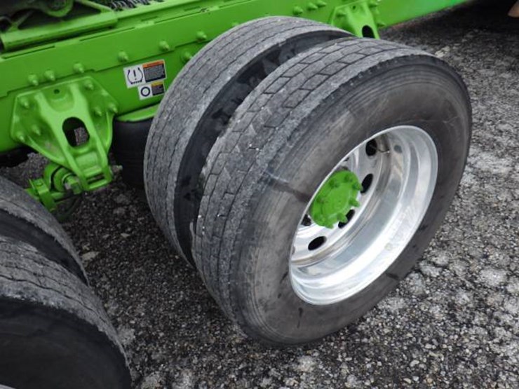 peterbilt-579-image-8