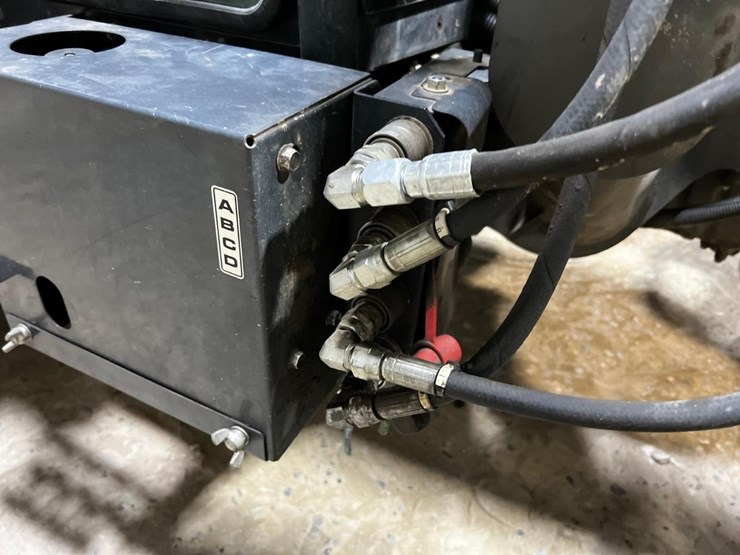 2017-massey-ferguson-1754-image-19