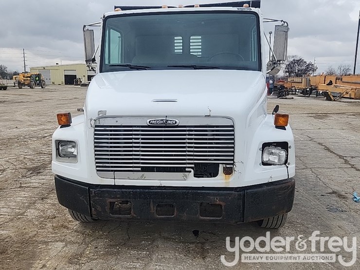 2001-freightliner-fl60-image-33