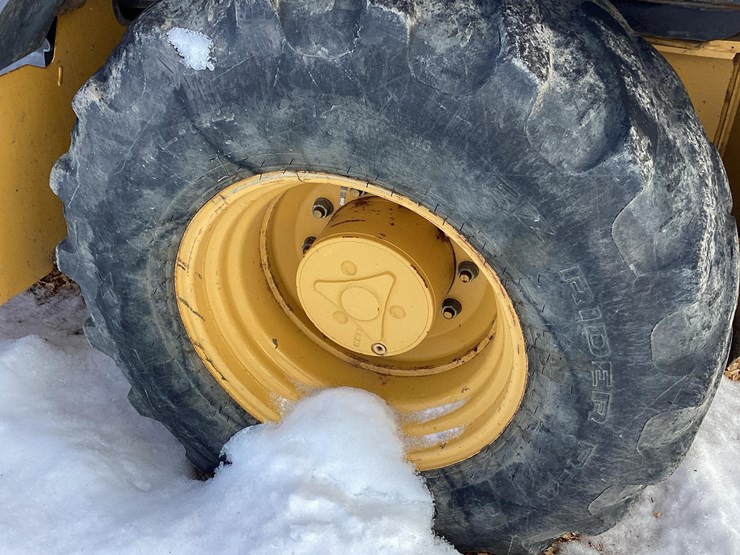 2020-john-deere-310-image-23