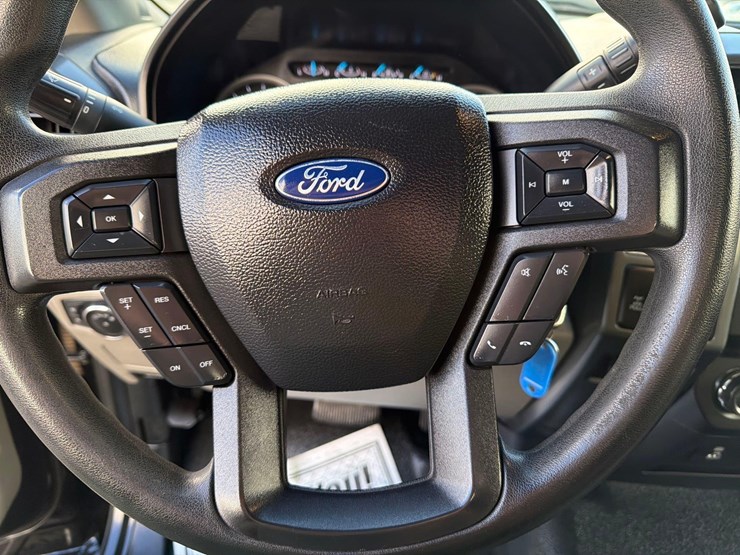 2021-ford-f350-image-23