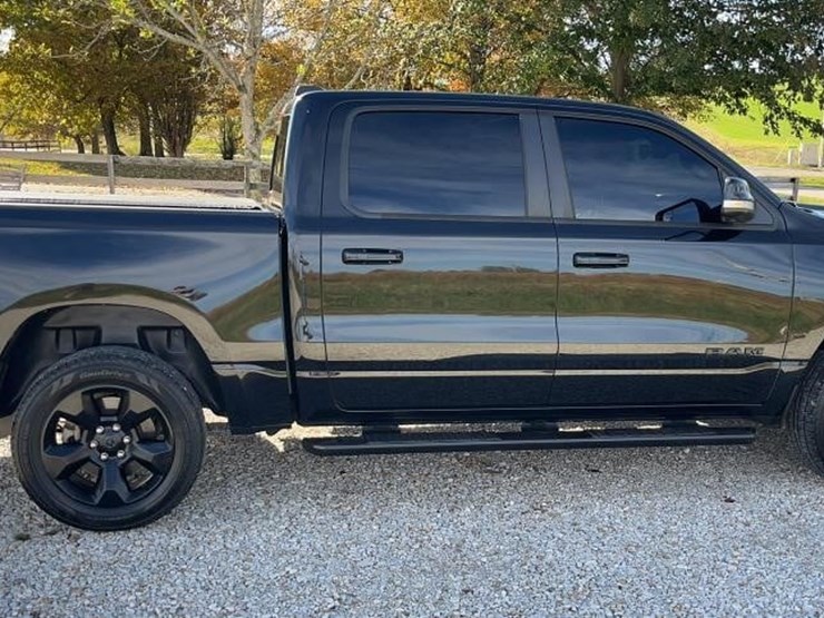 2019-ram-1500-big-horn-image-4