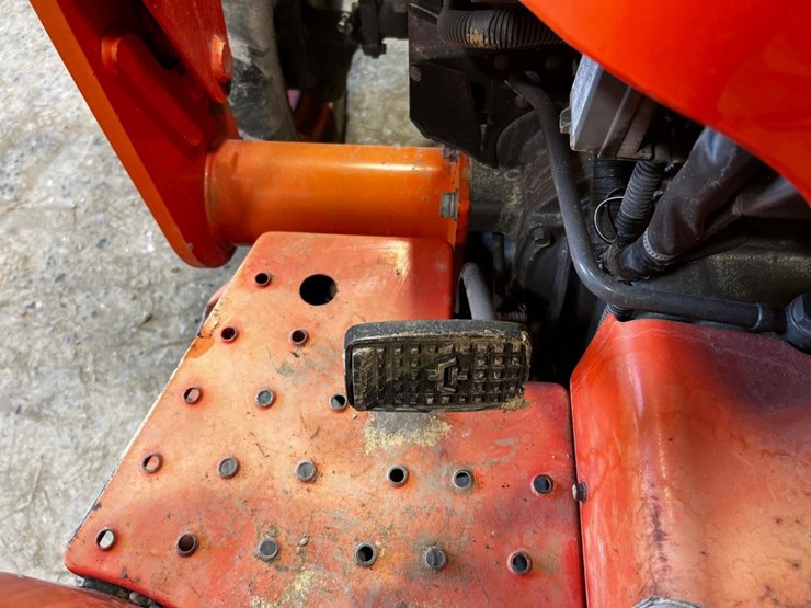 2014-kubota-l3901hst-image-31