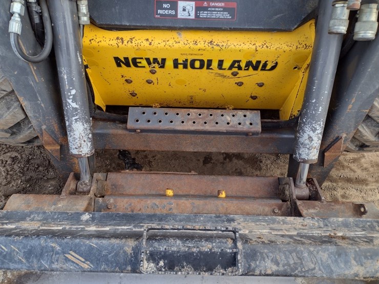 new-holland-l175-image-14