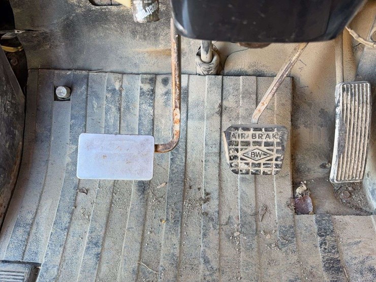 1993-international-4900-image-40