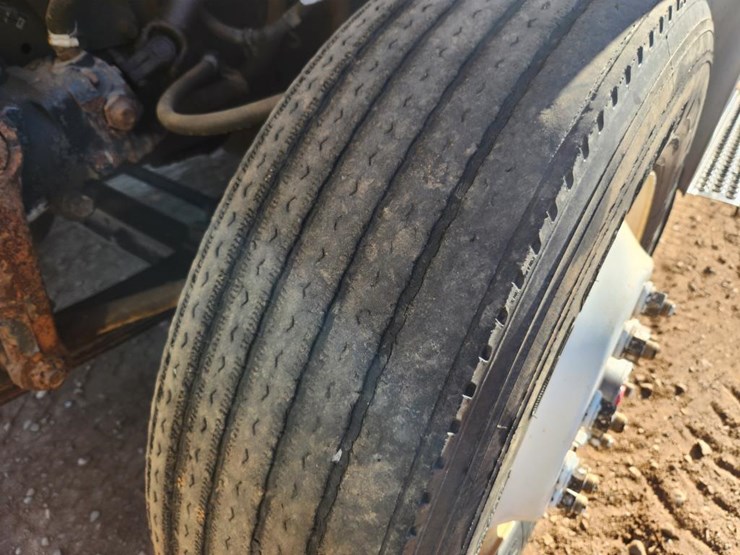 international-8100-image-58