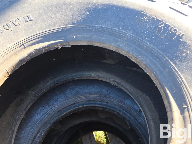 used-implement-&-vehicle-tires-image-13