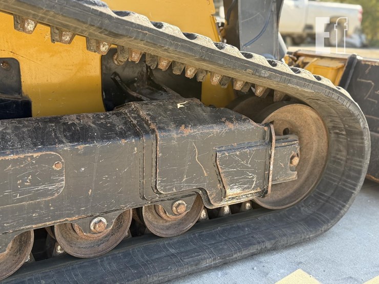 2017-deere-331g-image-23