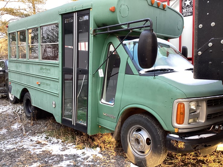 #4676-•-chevrolet-bus-image-1