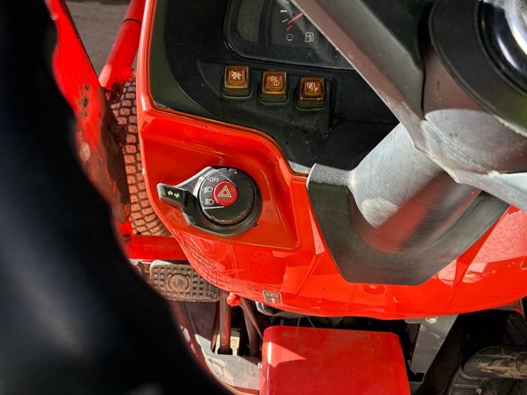 2022-kubota-l3902hst-image-24