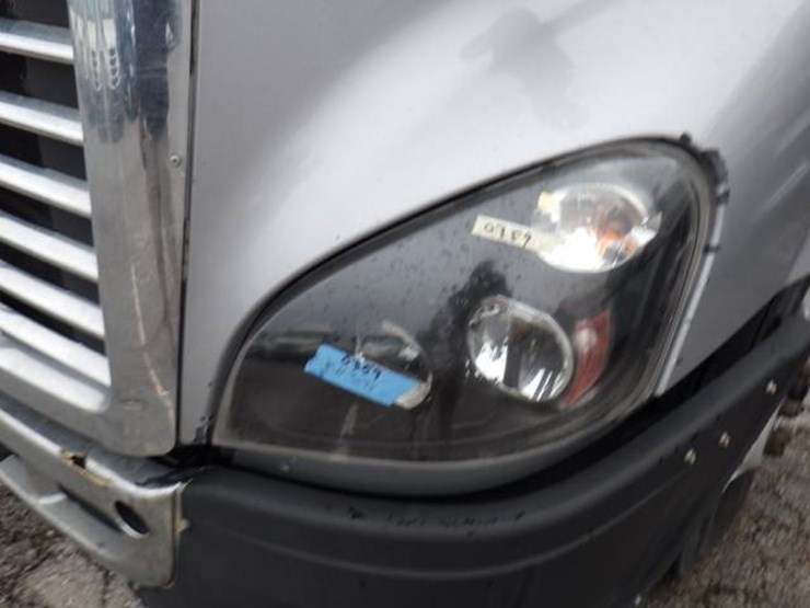 2019-freightliner-cascadia-125-image-2