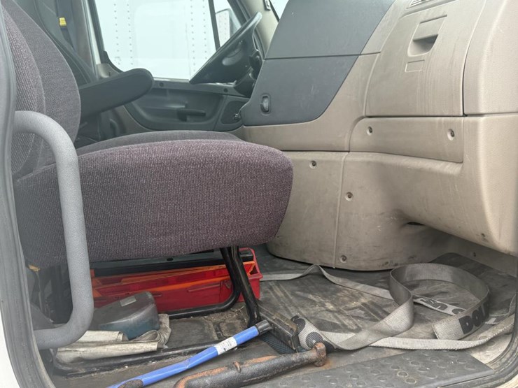 #1175-•-2016-freightliner-cascadia-day-cab-truck-tractor-image-43