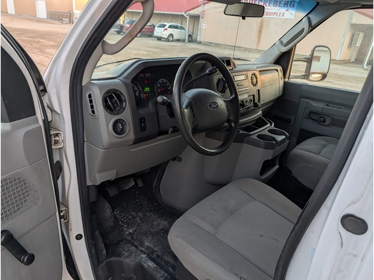 2009-ford-e350-image-18