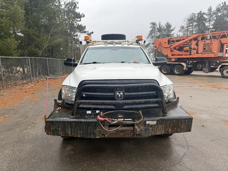 #1840-•-2013-ram-5500-4x4-service-truck-image-9