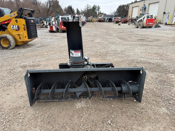 bobcat-sb200-74”-skid-steer-snowblower-image-8